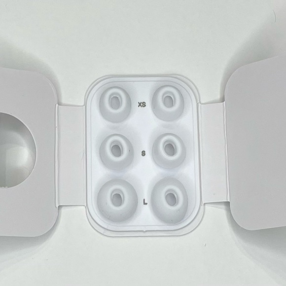 Apple AirPods Pro 2nd Gen - USB C - Picture 8 of 8